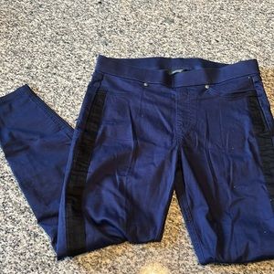 NWT! Simply Vera- Vera Wang Pull-on Skinny Jeans with Black Stripe down the side